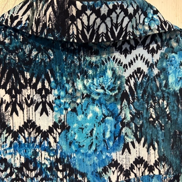 NWOT Cocomo Collared Floral Design Blouse with Cuffed Short Sleeves - Picture 4 of 8